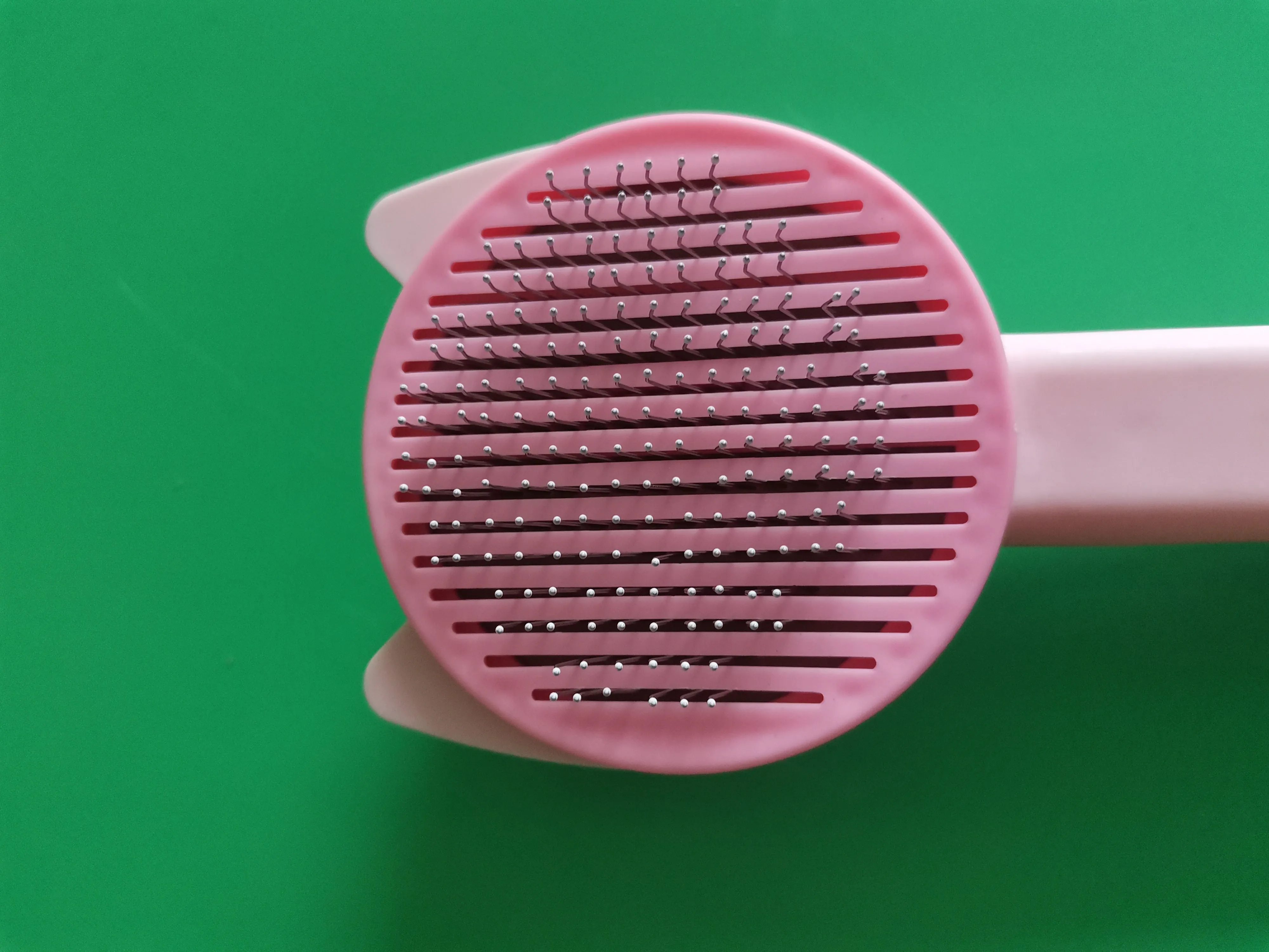 Zentivo Grooming tools for pets, namely, combs and brushes,Pet self-cleaning brush
