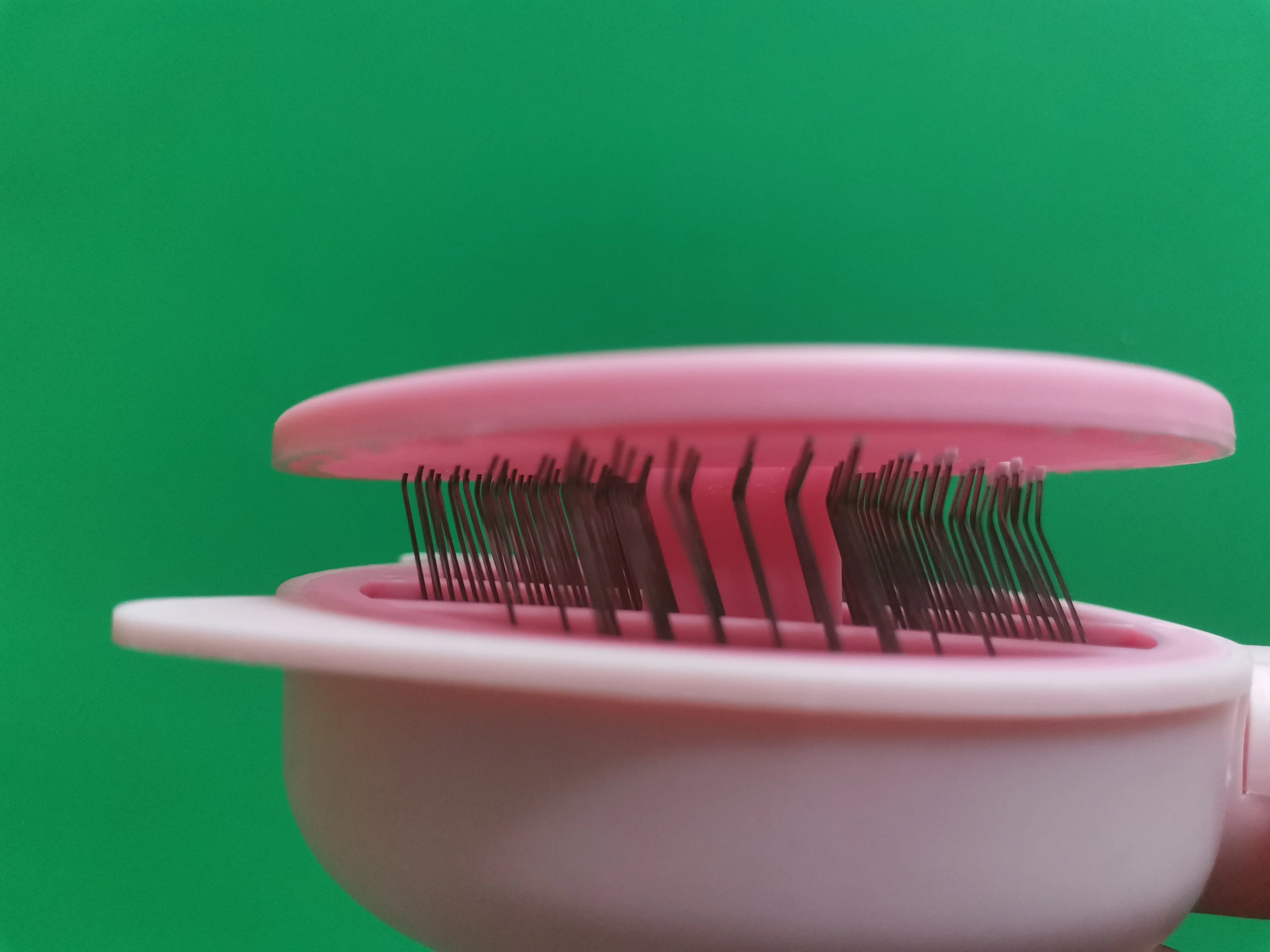 Zentivo Grooming tools for pets, namely, combs and brushes,Pet self-cleaning brush